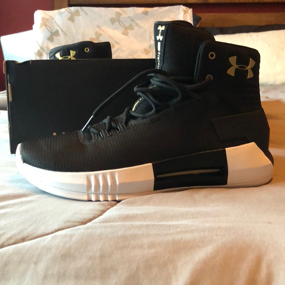 UnderArmor Women’s Basketball Shoes